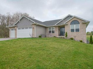 203 Woods Dr, Oregon, IL 61061