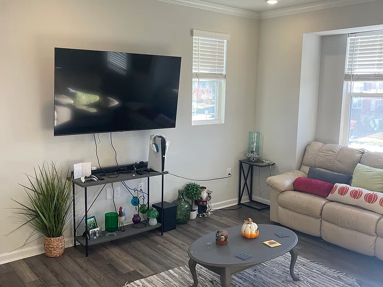 2443 Kasota Ln — Photo 5