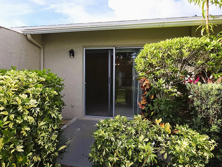 5445 Glenda St — Photo 12