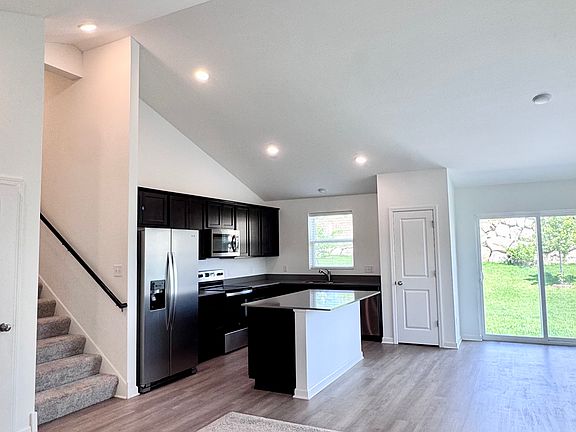 3rd image of 1114 Meadow Ln