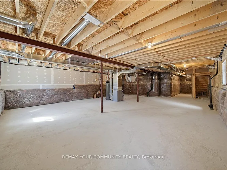 26 Flan Blvd — Photo 16