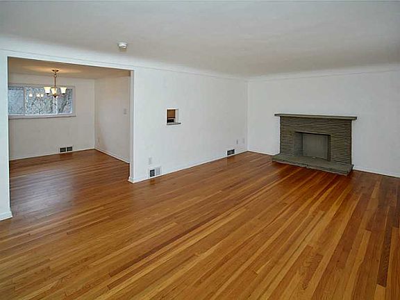 3rd image of 12200 Herold Dr