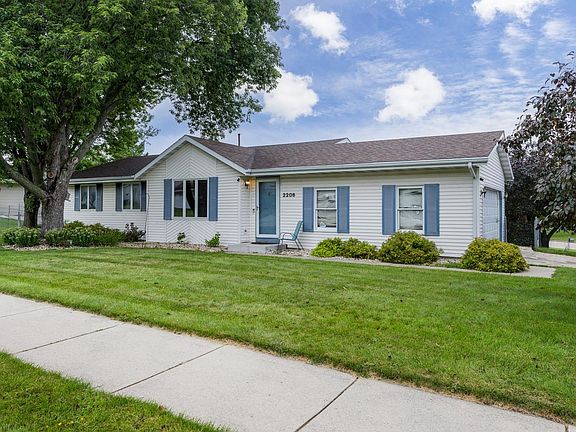 3rd image of 2206 Green Valley Dr