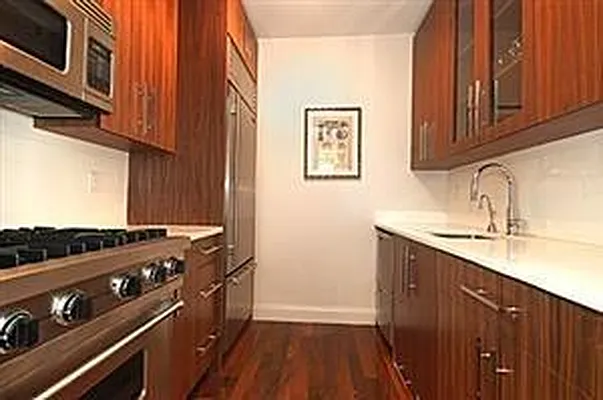Rented by Douglas Elliman | media 14