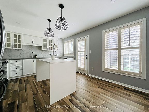 2nd image of 5617 Thorn Ln