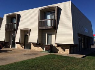 2004 Glendale Rd, Salina, KS 67401