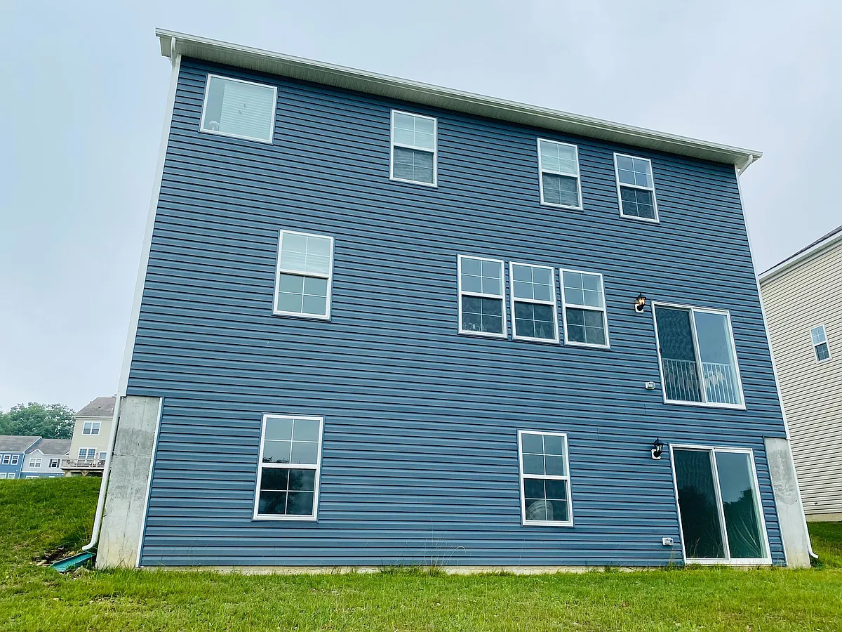 Building Photo - 223 Seven Springs Ln