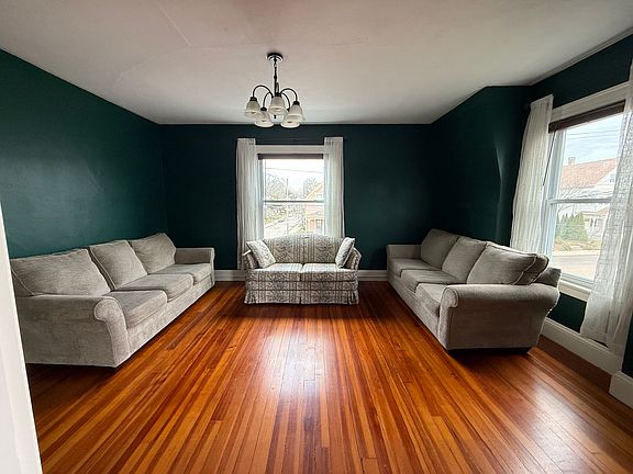 2nd image of 8 Narragansett Ave Floor 2