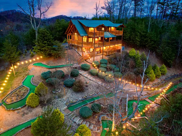 2936 Lightning Strike Dr, Sevierville, TN 37862