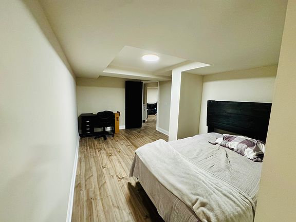 2nd image of 605 Price St #B