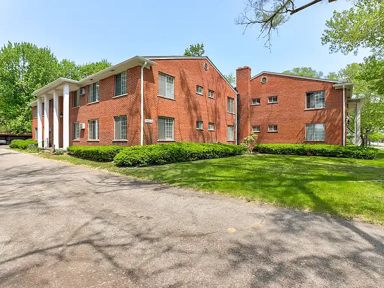 Mauer Manor — Photo 12