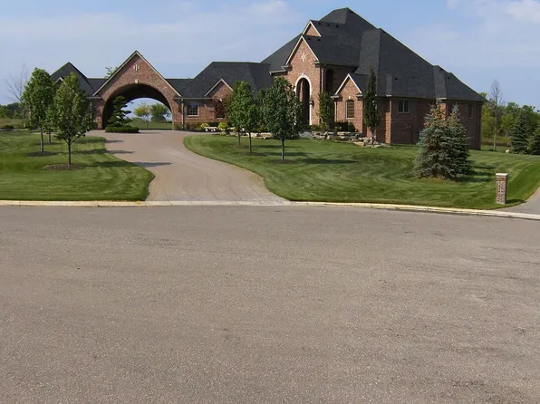 69359 Lake Point Ct, Romeo, MI 48065