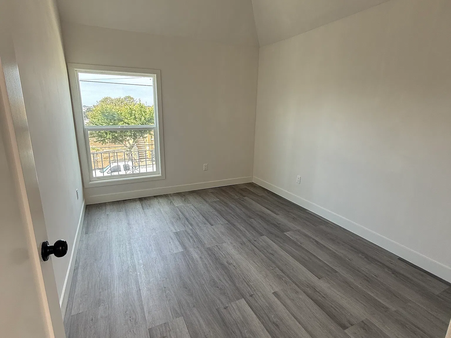 2 bed, 700 sqft, $4,200 — Photo 4