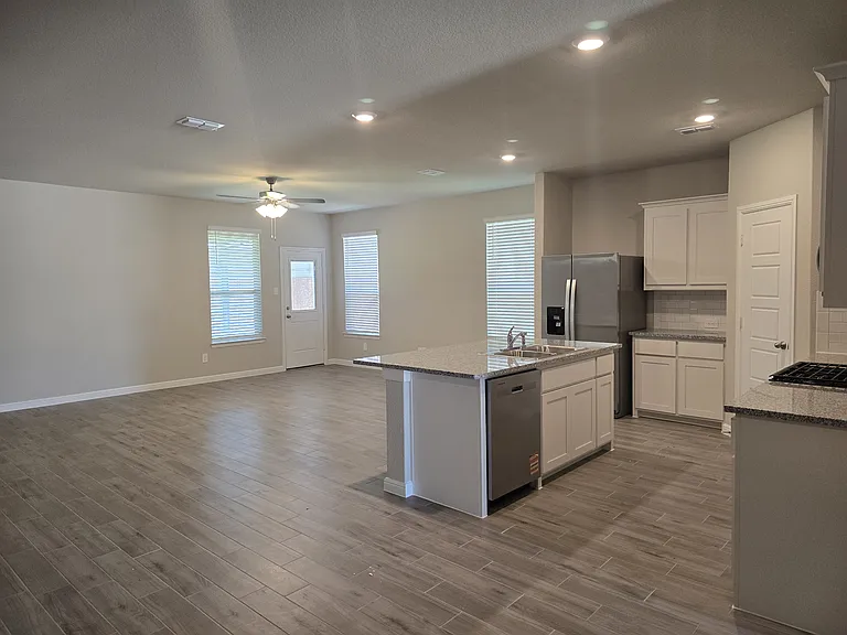 7709 Tuscarora Dr — Photo 8