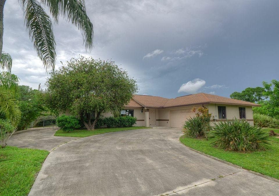 1st image of 1202 SE Naples Lane