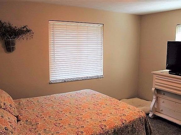 5th image of 10535 Thornview Dr