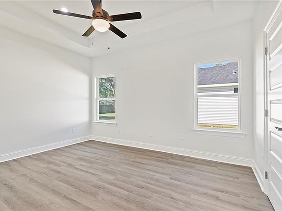 5th image of 205 Hazelwood St
