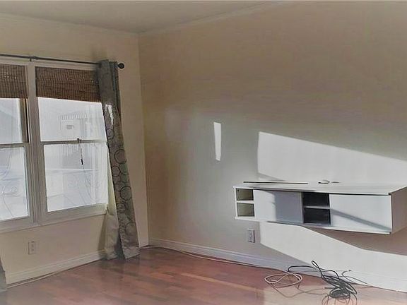 5th image of 1720 E 2nd St APT 10
