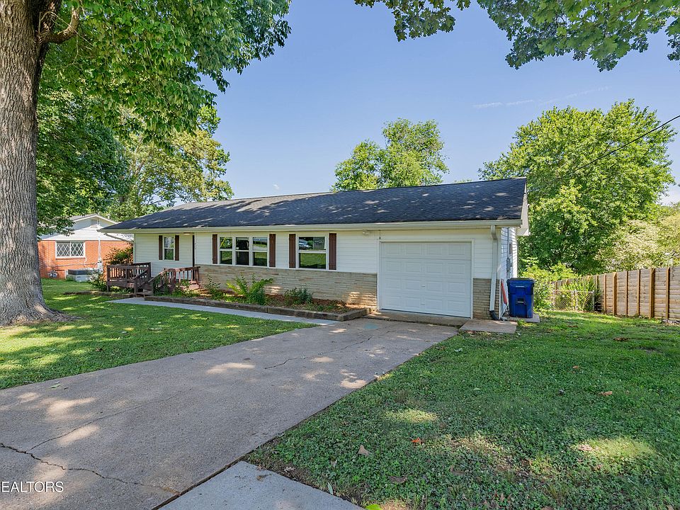 1st image of 412 Woodland Dr