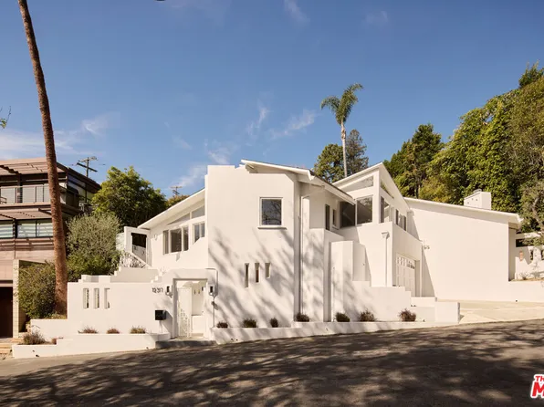 12317 Rochedale Ln, Los Angeles, CA 90049