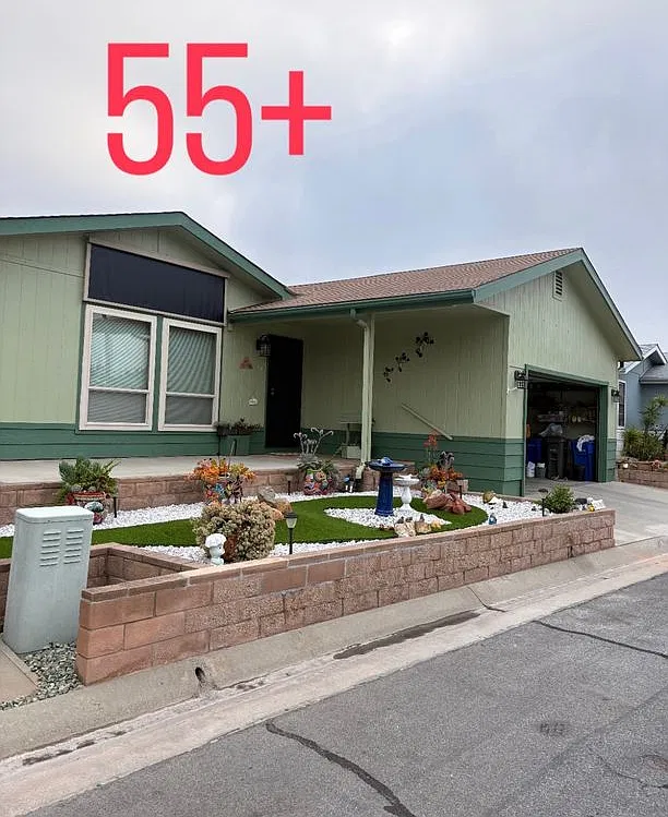 3 bed, 2.0 bath, 2086 sqft, $3,200 — Photo 1