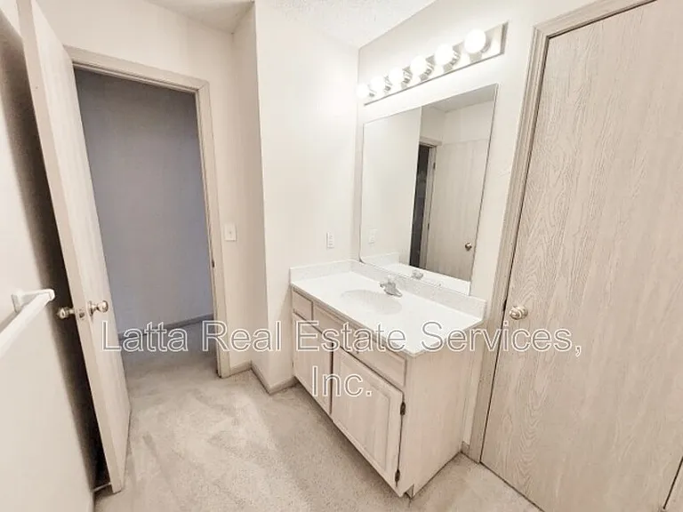3210 SW Iron Creek Dr — Photo 10
