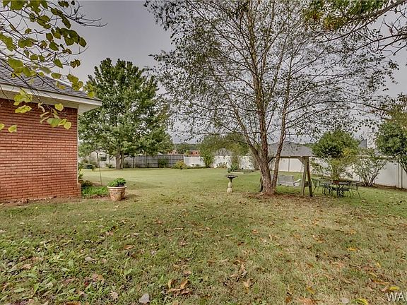 2nd image of 8669 Hillcrest Dr