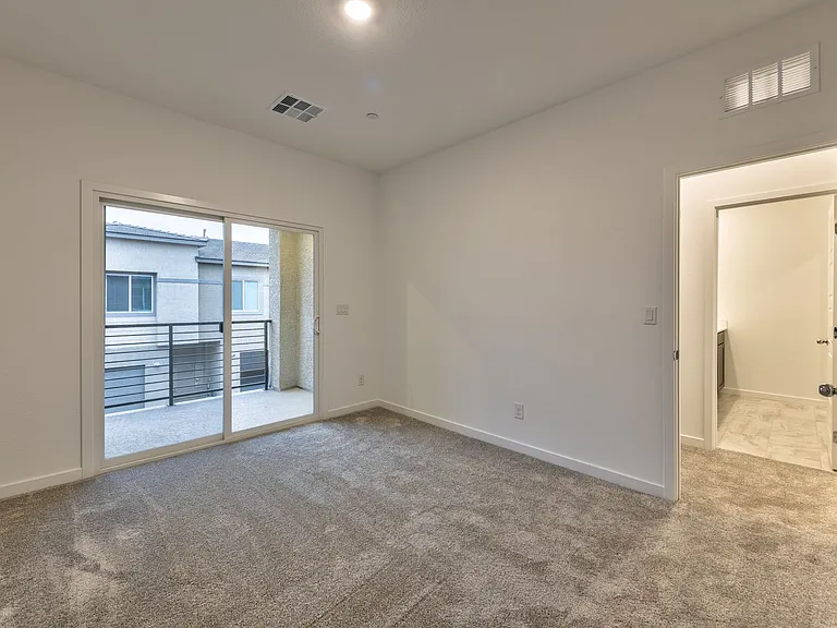 2553 Venetia Pointe St — Photo 9