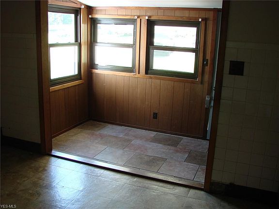 4th image of 41405 Beechwood Dr