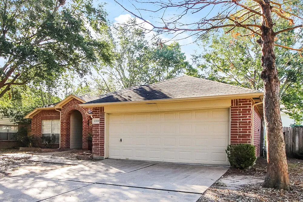 4 bed, 2.0 bath, 1800 sqft, $1,765 — Photo 3