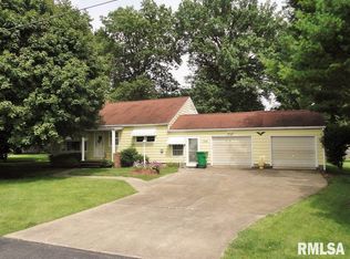 1336 Sportsman Dr, Taylorville, IL 62568