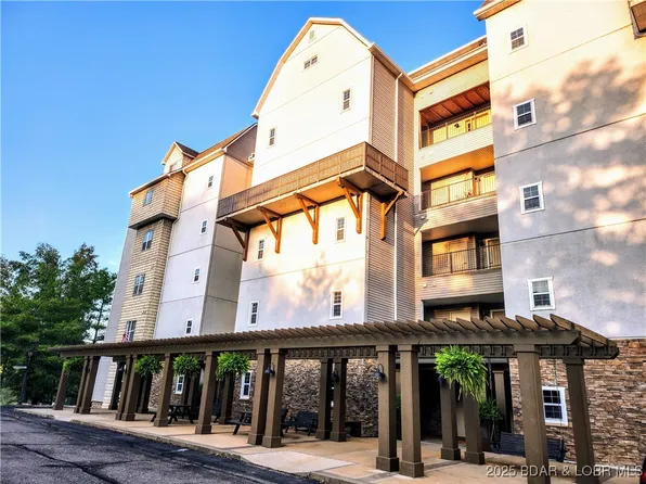 201 Marina Residence Dr #1D, Camdenton, MO 65020