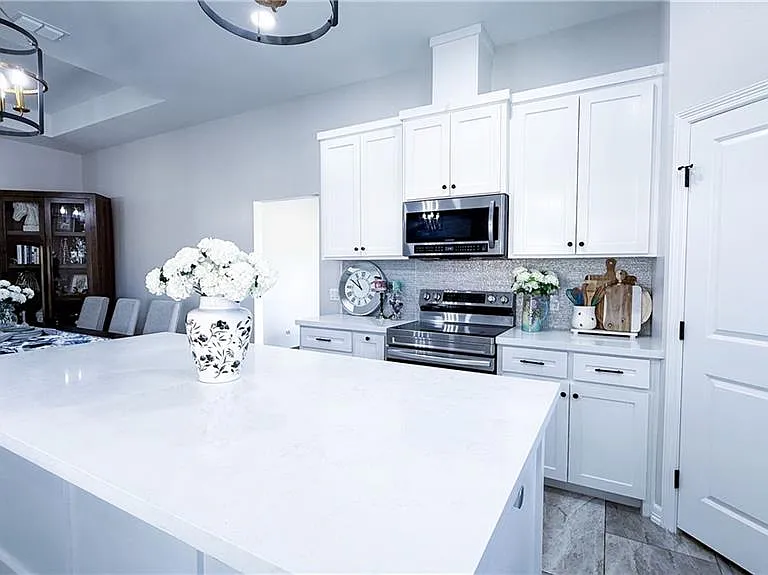 2501 S Cartier Dr — Photo 4