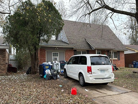 3rd image of 712 S Brookview Ln
