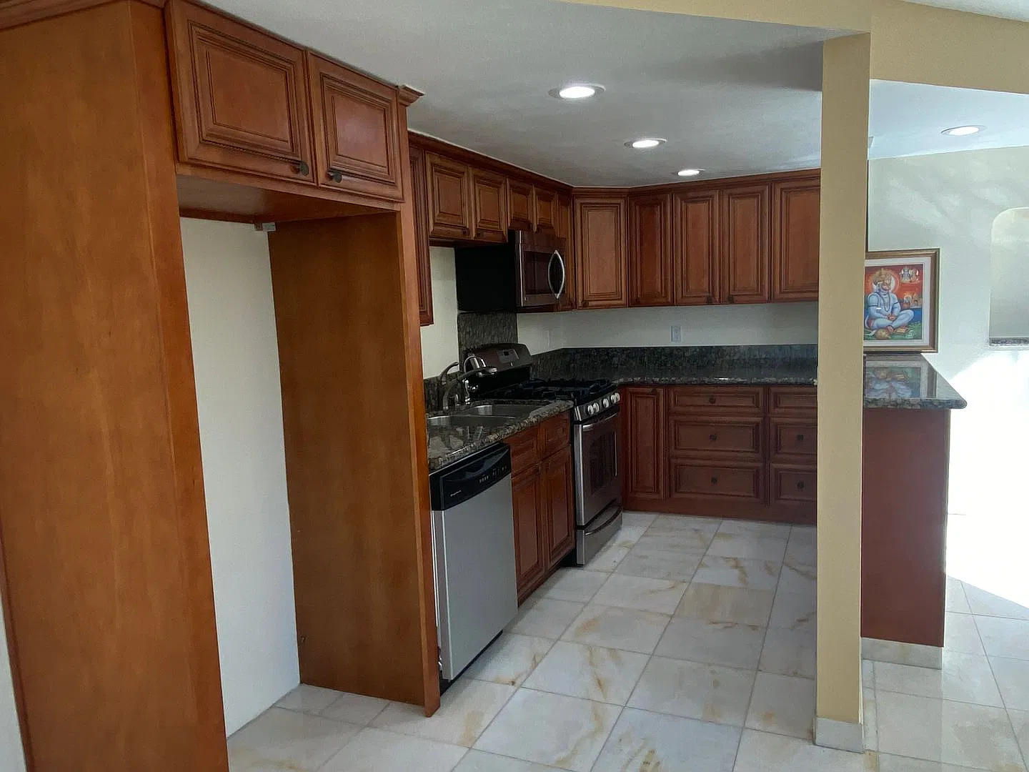 Sri Condos — Photo 4