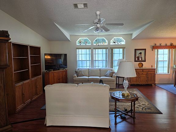 4th image of 34 Winthrop Ln