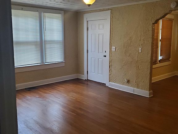 5th image of 1640 Graymont Ave W