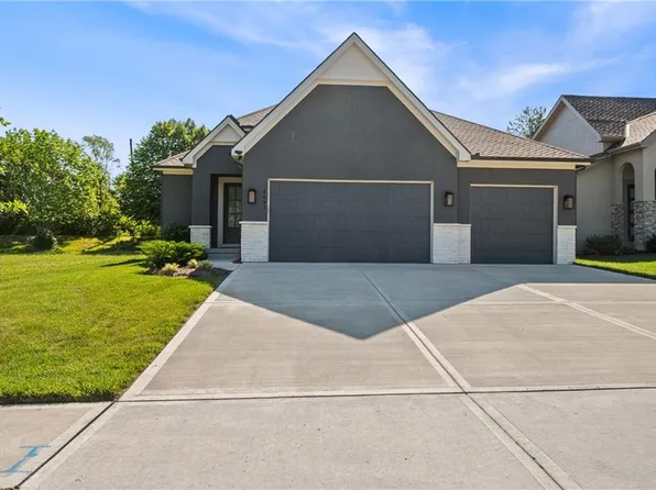 4641 NE Fairway Homes Dr, Lees Summit, MO 64064