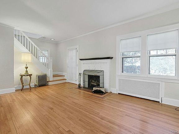 3rd image of 10 Robins Rd