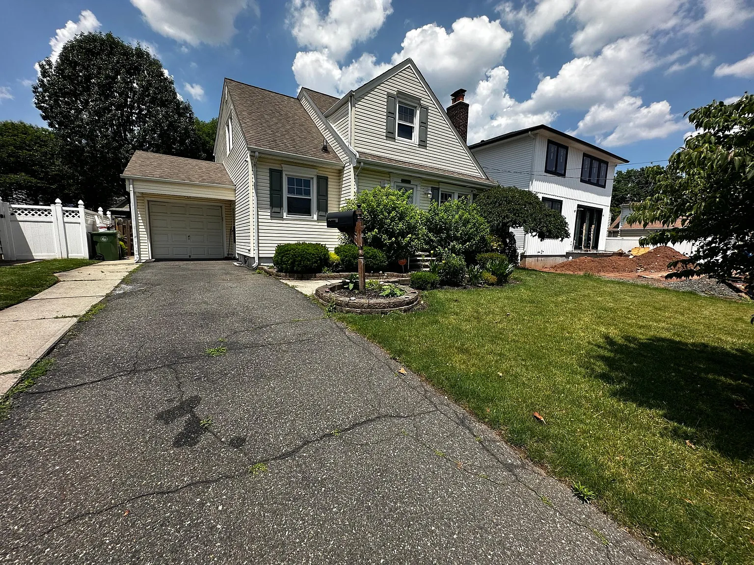 216 Elmwood Ter — Photo 2