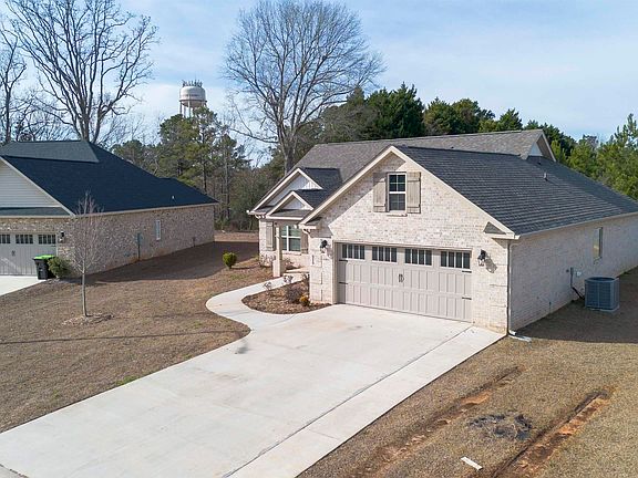 2nd image of 219 Otters Ridge Dr