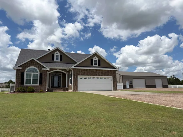 1157 Renees Ln, Hays, KS 67601
