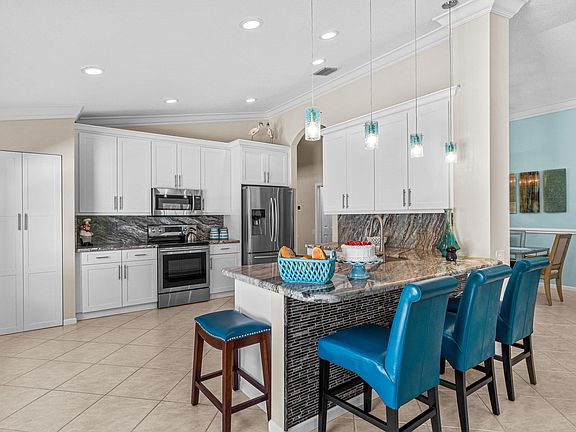 2nd image of 7154 Haviland Cir