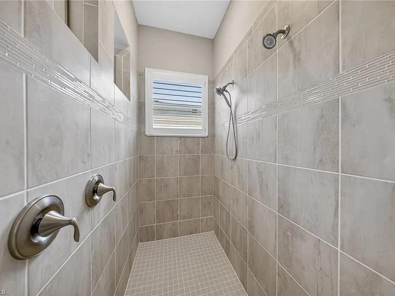14930 Blue Bay Cir — Photo 32