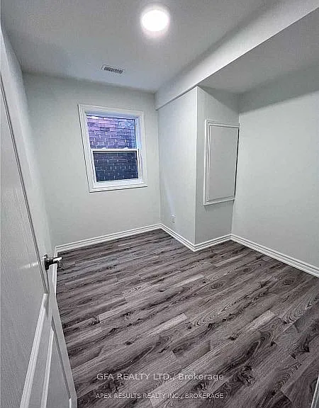 299 Ottawa St N #A — Photo 4