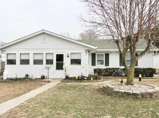 210 N Emmett St, Virden, IL 62690