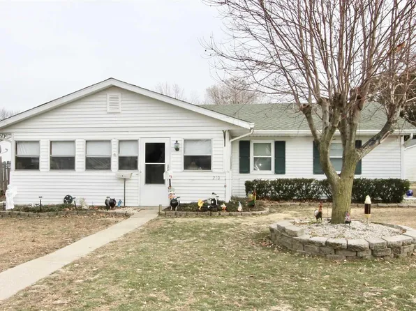210 N Emmett St, Virden, IL 62690