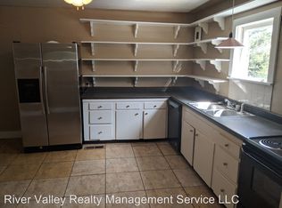 827 Lower Pine Hill Rd, Russellville, AR 72802