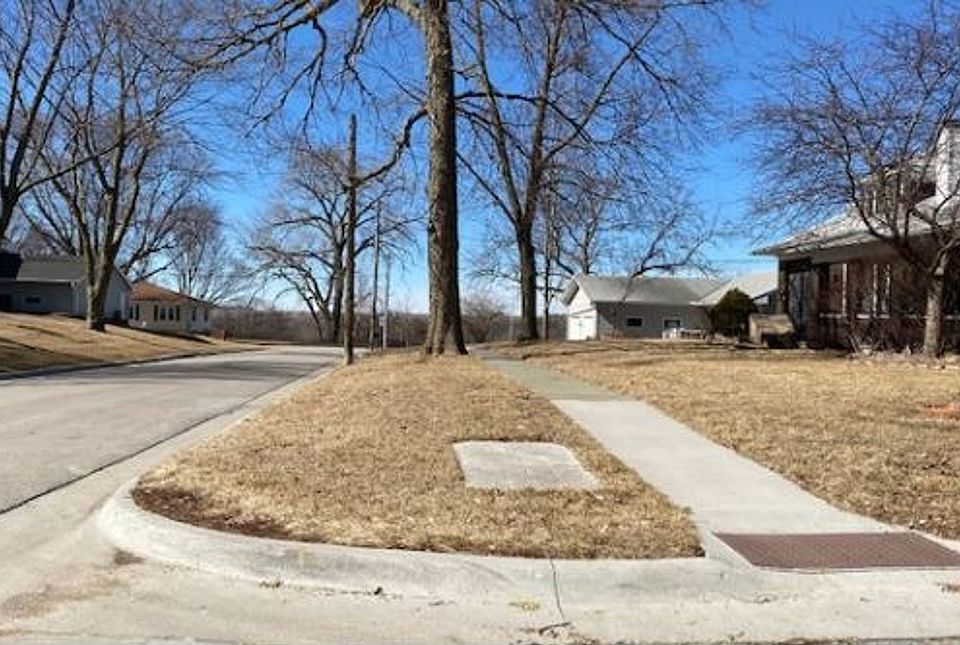 208 E Mill St, Avoca, IA 51521 Zillow