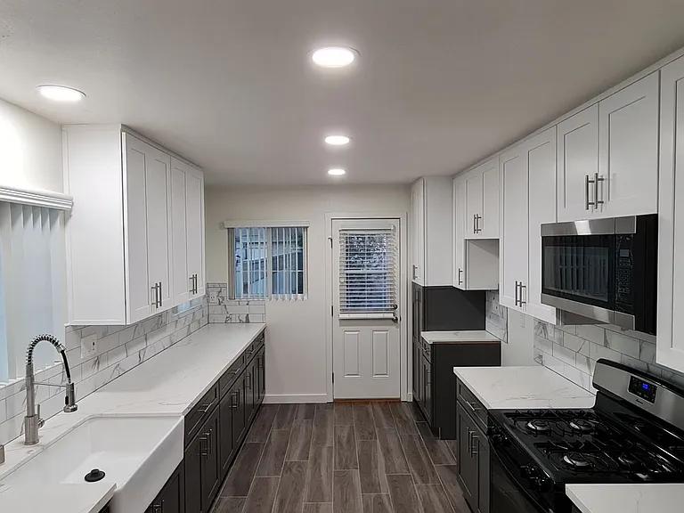 Newly Renovated 3 Bedroom Home in Orange — Photo 1